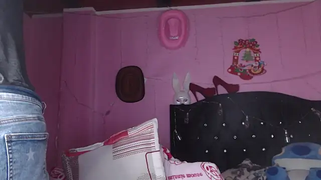 NikkiRous  online show from 03.20.25