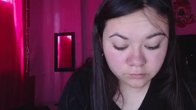 NikkiRous  online show from 10.02.25