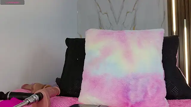 Snapshot of mia_099 chatting on 10.25.25 mia 099 online show from 10.25.25