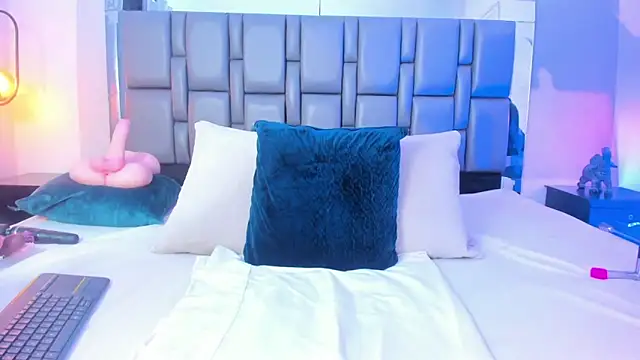 Emily Gil1 online show from 01.31.25