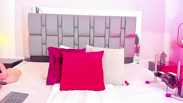 Emily Gil1 online show from 02.14.25