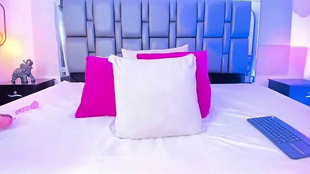 Emily Gil1 online show from 03.21.25