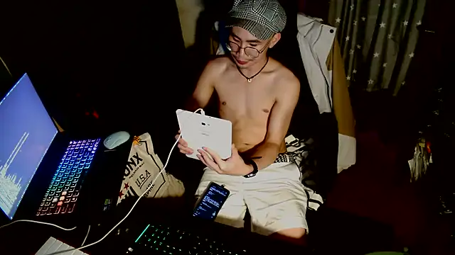 Snapshot of Moby_Yik chatting on 05.12.26 Moby Yik online show from 05.12.26