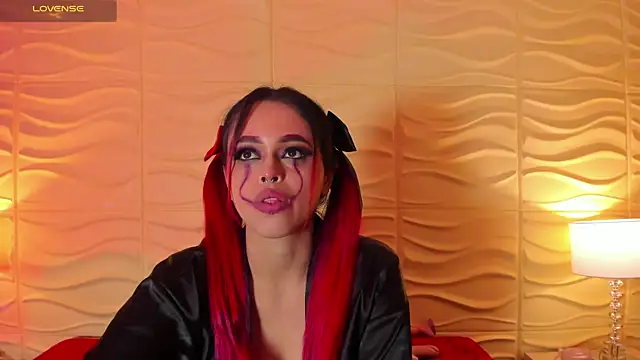 Snapshot of EvaaFoxxy1 chatting on 10.12.25 EvaaFoxxy1 online show from 10.12.25