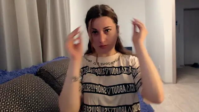 Snapshot of Helen_Adams_ chatting on 06.17.26 Helen Adams online show from 06.17.26