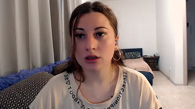 Snapshot of Helen_Adams_ chatting on 06.18.26 Helen Adams online show from 06.18.26
