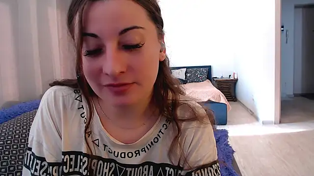 Snapshot of Helen_Adams_ chatting on 06.25.26 Helen Adams online show from 06.25.26