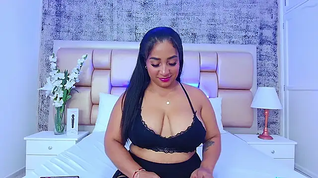 Snapshot of KateVenegas chatting on 01.24.25 KateVenegas online show from 01.24.25
