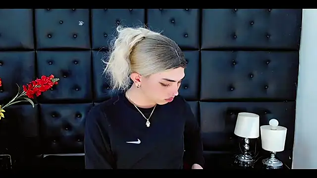 Daniela Pink  online show from 02.17.26