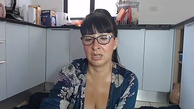 Snapshot of HellenLatin chatting on 06.26.26 HellenLatin online show from 06.26.26