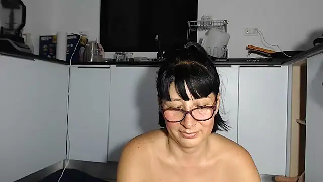 Snapshot of HellenLatin chatting on 07.04.26 HellenLatin online show from 07.04.26