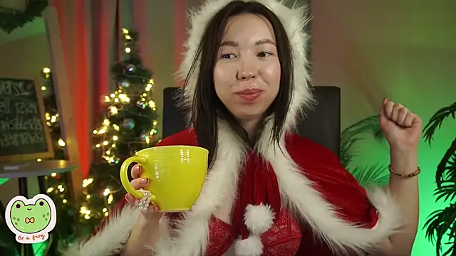 Snapshot of Sarah_Son chatting on 12.31.24 Sarah Son online show from 12.31.24