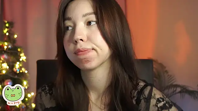 Snapshot of Sarah_Son chatting on 01.04.25 Sarah Son online show from 01.04.25