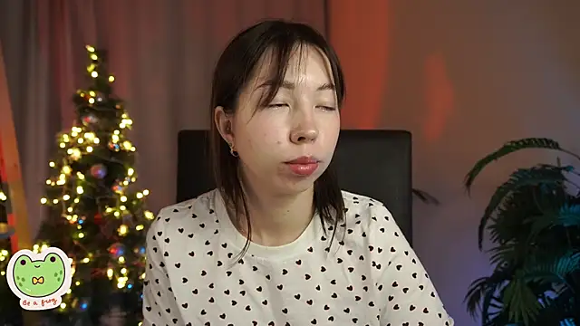 Snapshot of Sarah_Son chatting on 01.05.25 Sarah Son online show from 01.05.25