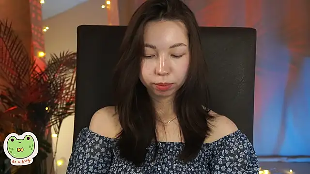 Snapshot of Sarah_Son chatting on 01.12.25 Sarah Son online show from 01.12.25