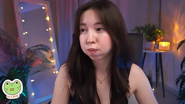 Snapshot of Sarah_Son chatting on 02.04.25 Sarah Son online show from 02.04.25