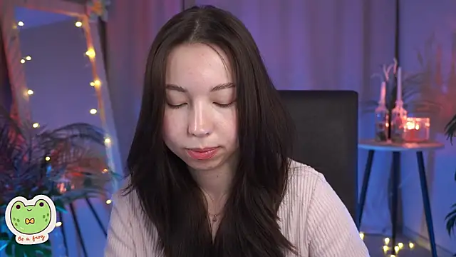 Snapshot of Sarah_Son chatting on 02.10.25 Sarah Son online show from 02.10.25