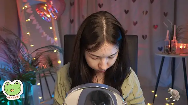 Snapshot of Sarah_Son chatting on 02.18.25 Sarah Son online show from 02.18.25