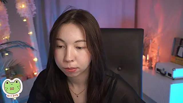 Snapshot of Sarah_Son chatting on 02.25.25 Sarah Son online show from 02.25.25