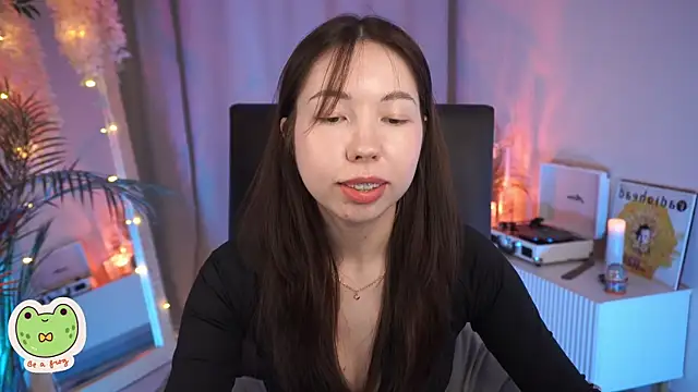 Snapshot of Sarah_Son chatting on 02.27.25 Sarah Son online show from 02.27.25