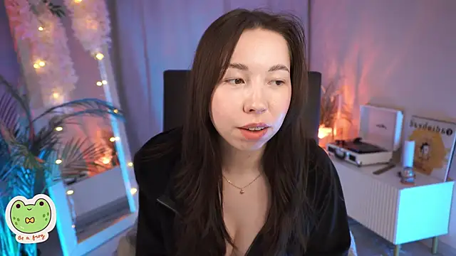 Snapshot of Sarah_Son chatting on 02.28.25 Sarah Son online show from 02.28.25