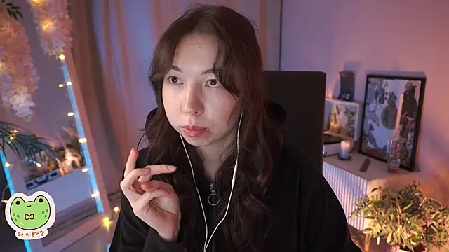 Snapshot of Sarah_Son chatting on 03.17.25 Sarah Son online show from 03.17.25