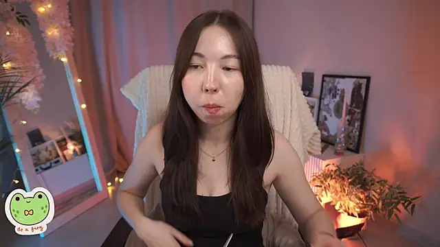 Snapshot of Sarah_Son chatting on 03.18.25 Sarah Son online show from 03.18.25