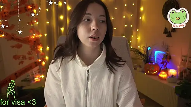Snapshot of Sarah_Son chatting on 10.21.25 Sarah Son online show from 10.21.25