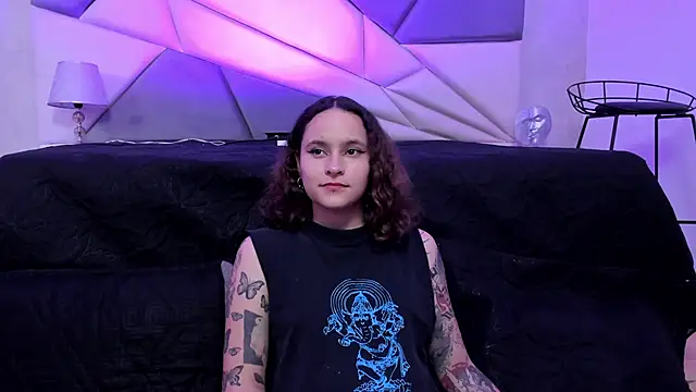 Snapshot of AnnyThompson_ chatting on 12.28.24 AnnyThompson online show from 12.28.24