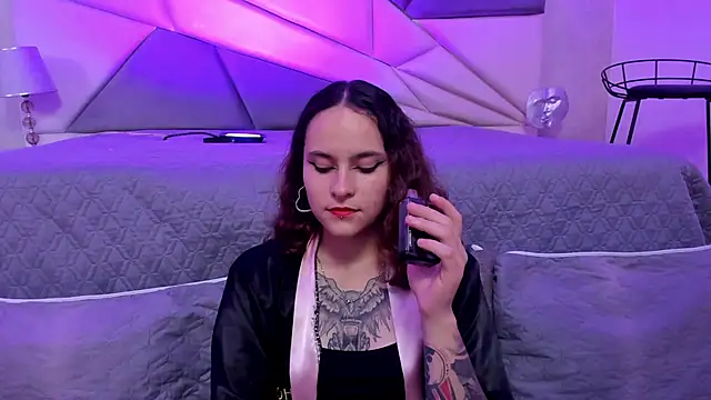 Snapshot of AnnyThompson_ chatting on 01.10.25 AnnyThompson online show from 01.10.25