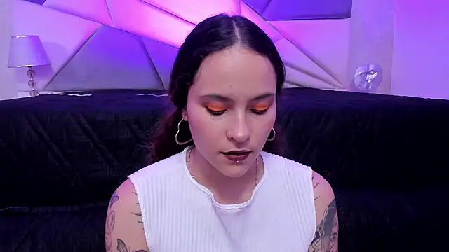 Snapshot of AnnyThompson_ chatting on 02.01.25 AnnyThompson online show from 02.01.25