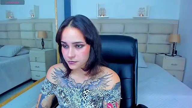 Snapshot of AnnyThompson_ chatting on 10.04.25 AnnyThompson online show from 10.04.25
