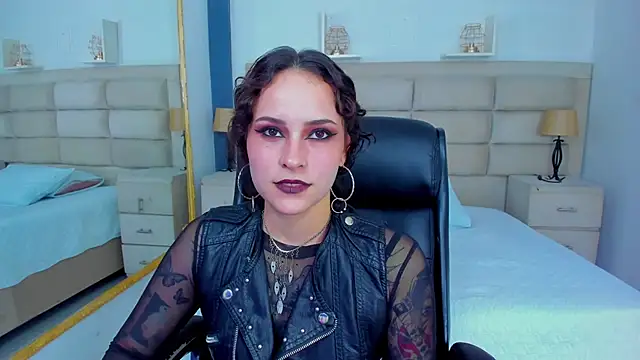 Snapshot of AnnyThompson_ chatting on 10.10.25 AnnyThompson online show from 10.10.25