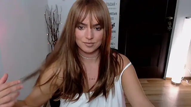 Snapshot of ChloeJewel1 chatting on 11.25.25 ChloeJewel1 online show from 11.25.25