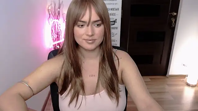 Snapshot of ChloeJewel1 chatting on 02.01.26 ChloeJewel1 online show from 02.01.26