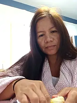 Snapshot of XLennaMX chatting on 01.18.26 XLennaMX online show from 01.18.26