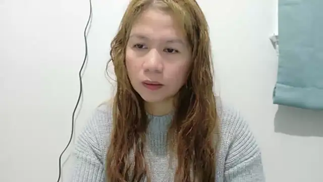 Snapshot of XLennaMX chatting on 02.20.26 XLennaMX online show from 02.20.26