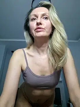 Snapshot of Miss____Mia_ chatting on 03.05.25 Miss Mia online show from 03.05.25