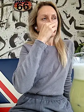 Snapshot of Miss____Mia_ chatting on 10.01.25 Miss Mia online show from 10.01.25