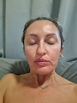 Miss    Mia  online show from 08.02.26