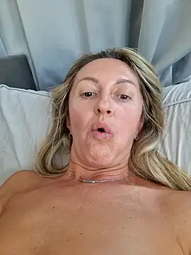 Miss    Mia  online show from 08.04.26