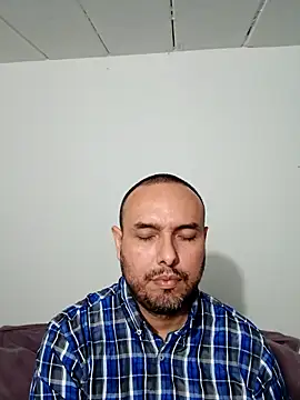 Snapshot of ElSunEagle chatting on 11.17.25 ElSunEagle online show from 11.17.25