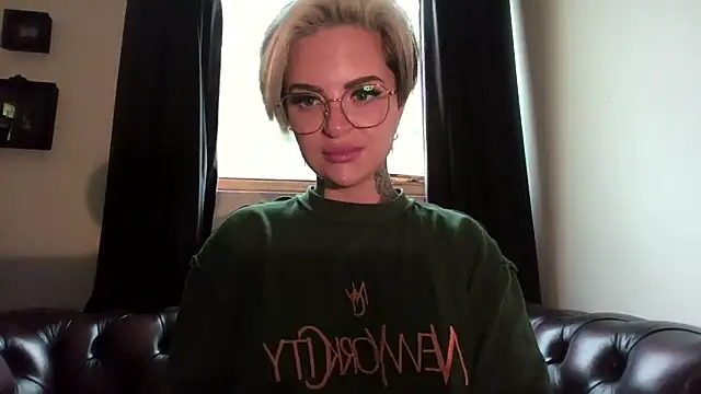 Snapshot of Rubyrichhxo chatting on 10.19.25 Rubyrichhxo online show from 10.19.25