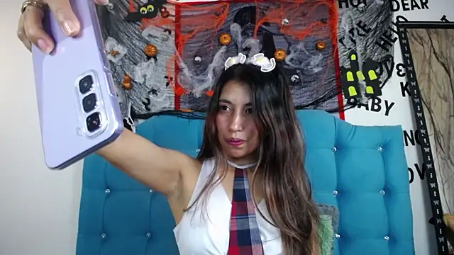 Snapshot of sweet_skylove_ chatting on 10.19.25 sweet skylove online show from 10.19.25