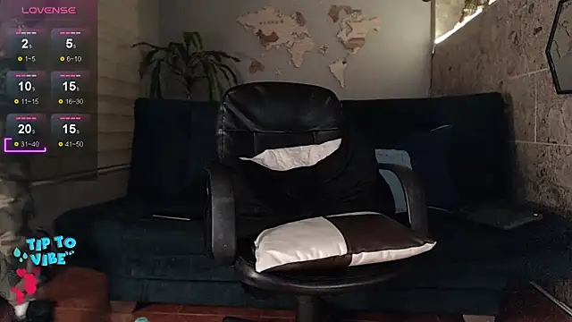 Snapshot of rogert_xx chatting on 02.15.25 rogert xx online show from 02.15.25