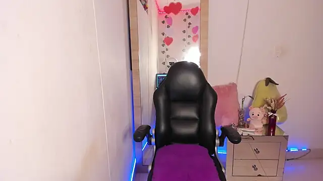 Snapshot of hellensexy chatting on 02.20.25 hellensexy online show from 02.20.25