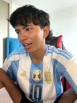 Leonarrrd 01 online show from 12.02.25