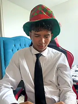 Leonarrrd 01 online show from 12.05.25