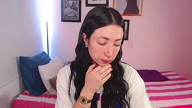 lilyy evanss online show from 02.18.25