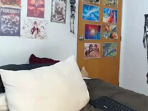 Snapshot of kiaraleono1302 chatting on 12.22.25 kiaraleono1302 online show from 12.22.25